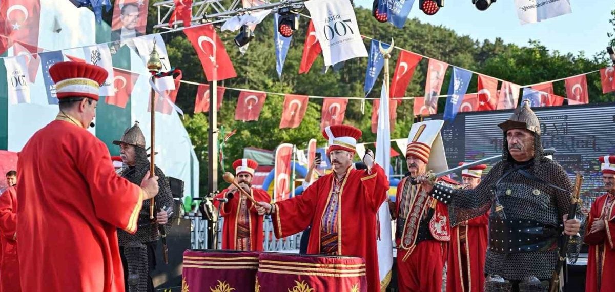 Keles’te 700. yıl şenlikleri düzenlendi, çocuk etkinlikleri ve stantlar ilgi gördü