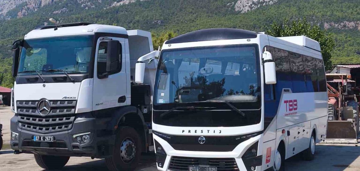 Kemer Belediyesine yeni damperli kamyon ve 2026 model otobüs filoya eklendi
