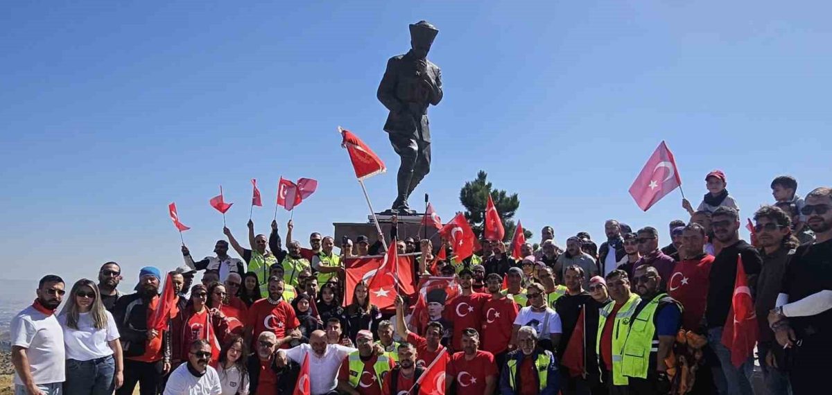 Kocatepe’ye 100’ün üzerinde motosikletle Zafer Sürüşü düzenlendi