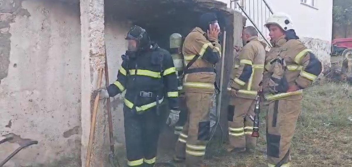 Köy sakinlerinin müdahalesiyle samanlıkta çıkan yangın evine sıçramadan söndürüldü