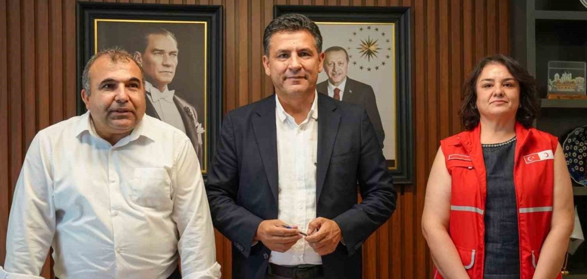 Kozan’da 500 öğrenciye kırtasiye ve tam kıyafet desteği