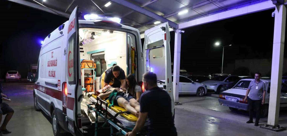 Kozan’da otobüs, ticari araç ve traktör kazasında 2 kişi yaralandı