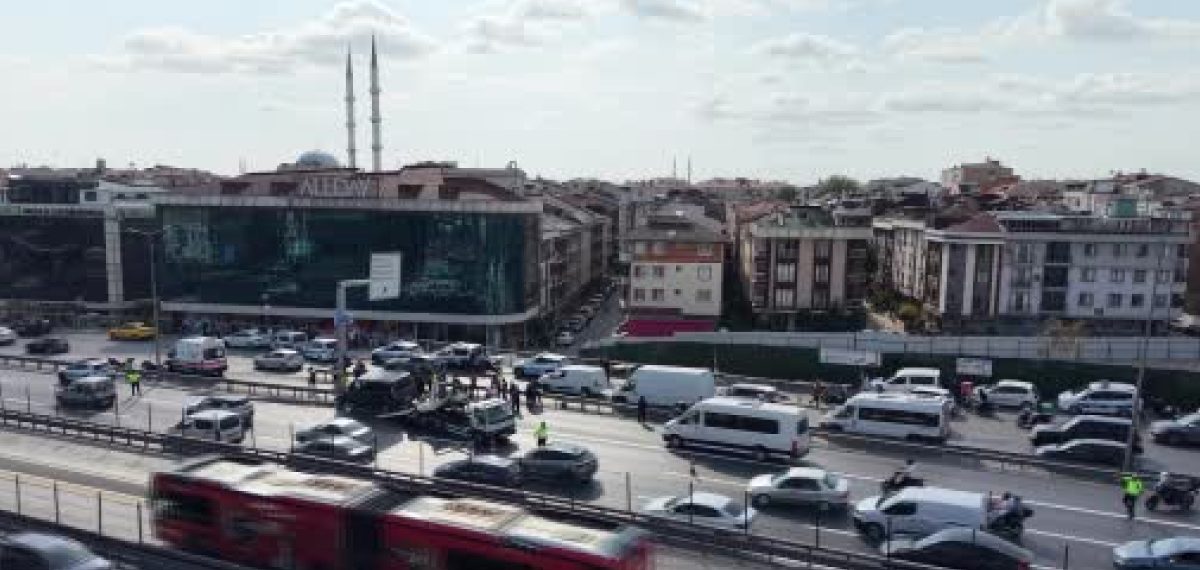 Küçükçekmece E-5’te ticari araç bariyere çarpıp 13 çocuğu yaraladı, 5’i ağır