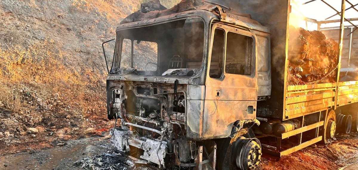Kula’da seyir halindeki tır alev aldı, sürücü yara almadan kurtuldu