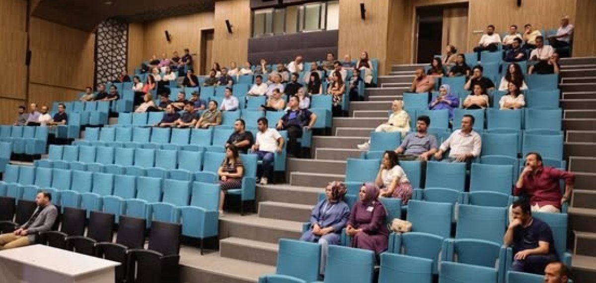 Kütahya Belediyesi personeline “Yapay Zeka Kullanımı Eğitimi” verildi