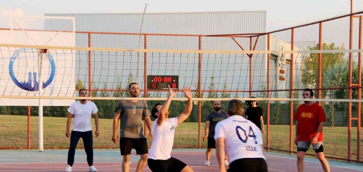 Kütahya OSB Müdürlüğü voleybol turnuvasını şampiyon tamamladı