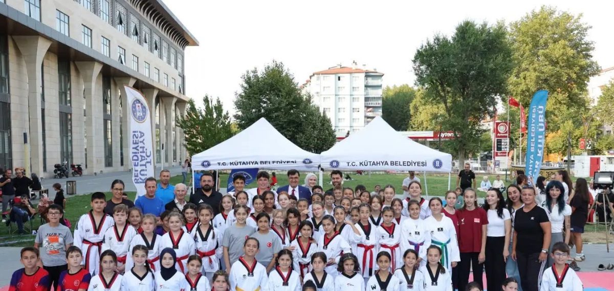 Kütahya’da minik tekvandocular dostluk müsabakasında buluştu