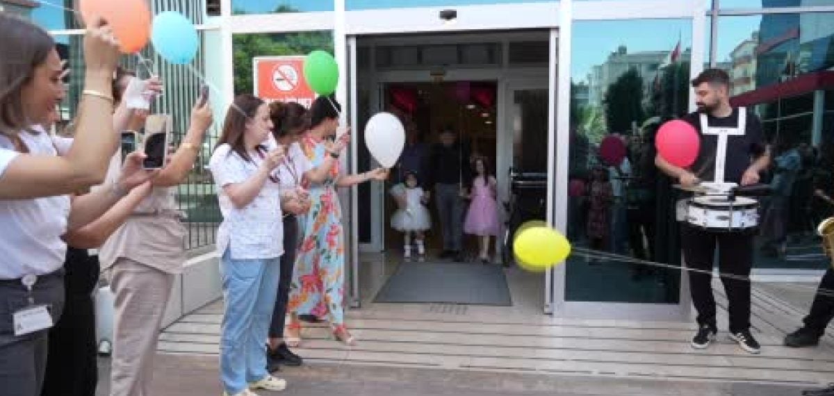 Lösemiyi yenen 5 yaşındaki Berra doğum gününde balonlarla kutlandı