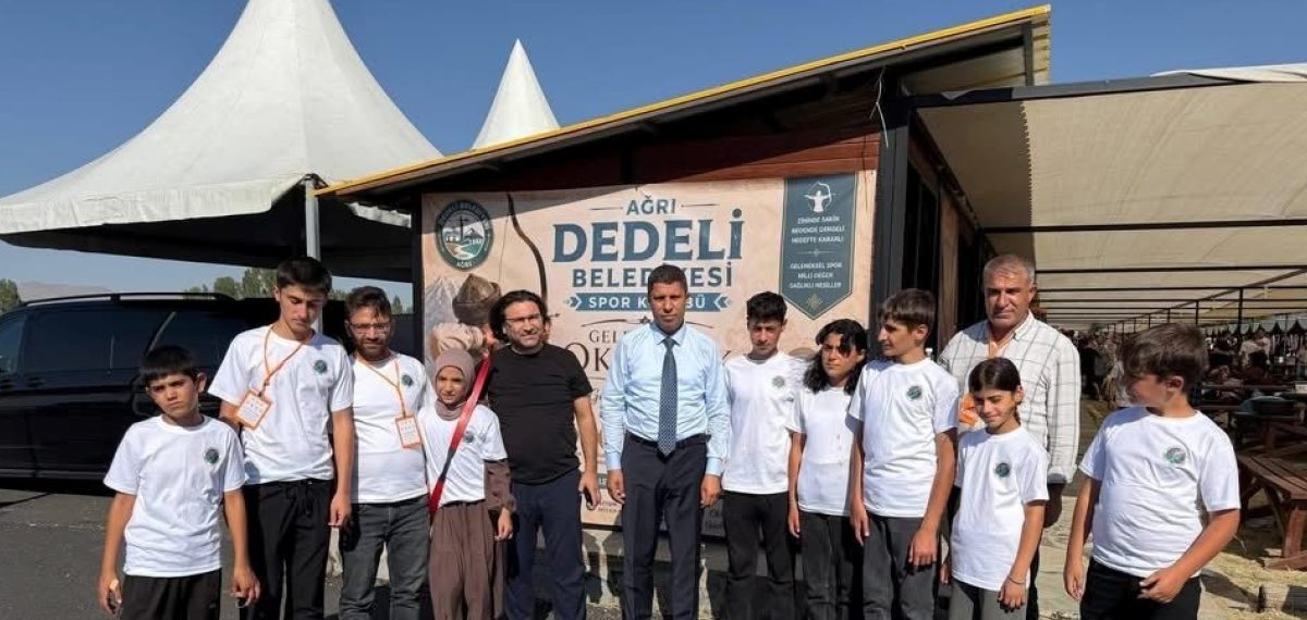 Malazgirt anmasında Dedeli Belediyesi geleneksel okçuluk standı açtı
