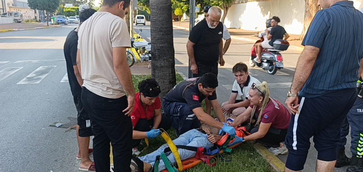 Manavgat’ta kasise hızlı giren motosiklet devrildi, sürücü yaralandı