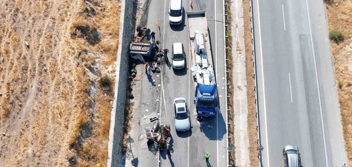 Mangal kömürü yüklü traktör ile mermer yüklü tır çarpıştı, 1 kişi yaşamını yitirdi