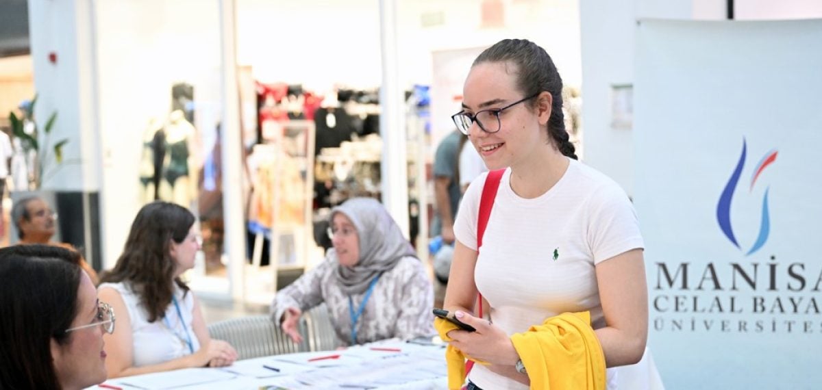 Manisa Celal Bayar Üniversitesi, Forum Manisa’da tercih danışmanlığı etkinliği düzenledi