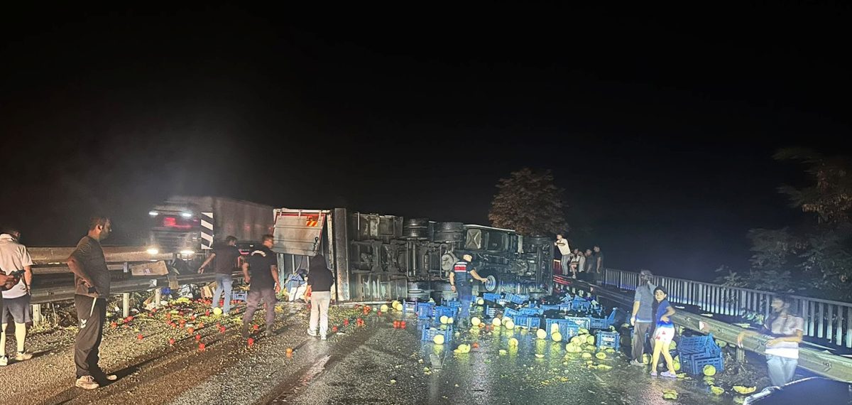 Manisa D300’te yağış kaynaklı zincirleme kaza: 7 yaralı