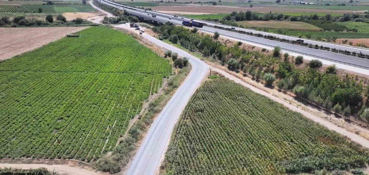 Manisa’da 15 kilometrelik grup yoluna soğuk asfalt çalışması tamamlanıyor