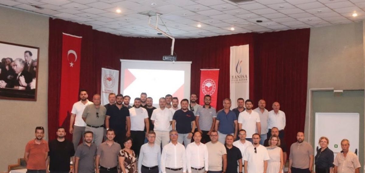 Manisa’da kanatlı işletmelerine yeni Biyogüvenlik Tebliği eğitimi verildi