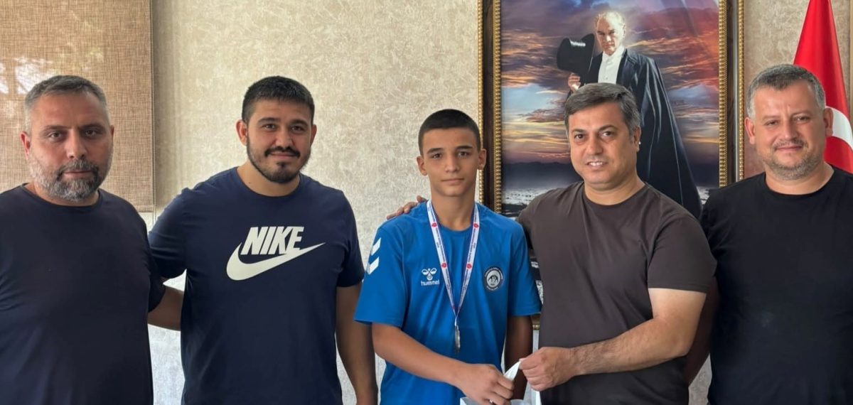 Manisalı Bulut Yaman Türkiye Minikler Güreş Şampiyonu oldu