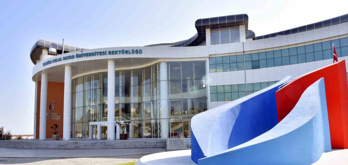 MCBÜ yeni öğrencilerini kampüs yaşamı ve akademik destekle karşıladı