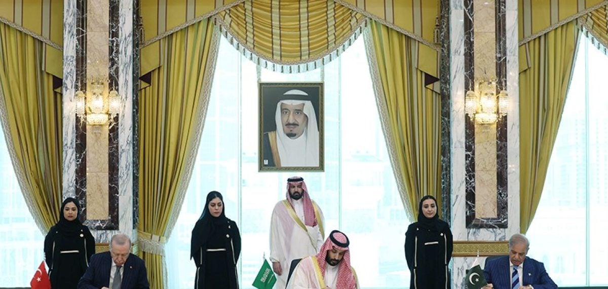 Mekke’de Türkiye, Suudi Arabistan ve Pakistan ortak savunma anlaşması imzaladı