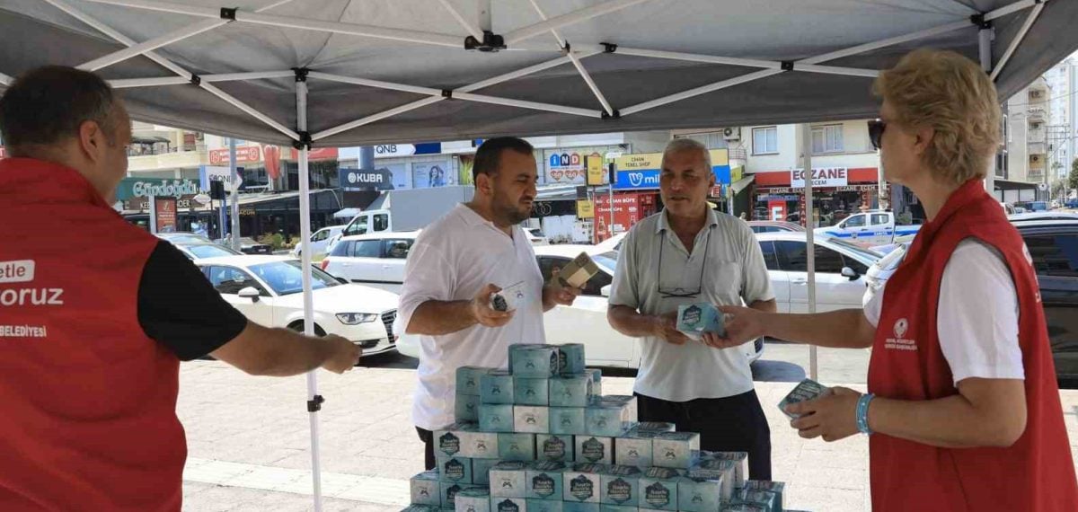 Mersin’de 15 bin kandil simidi 13 ilçede ve merkezde dağıtıldı