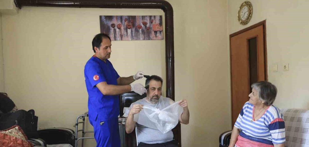 Mersin’de evde sağlık, bakım ve temizlik hizmeti alan vatandaşlara destek sürüyor