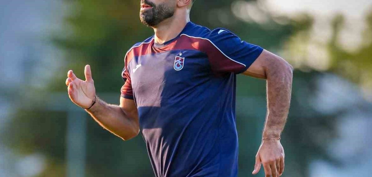 Mohamed Salah bordo-mavili takımla ilk antrenmanına çıktı