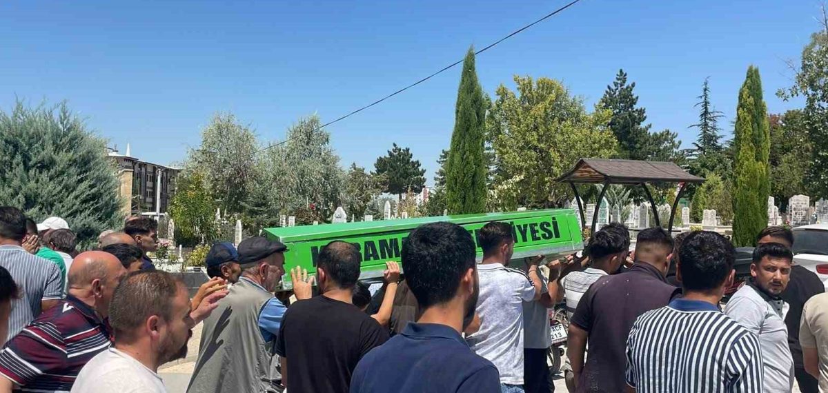 Motosikletle otomobilin çarpıştığı kazada 18 yaşındaki genç yaşamını yitirdi