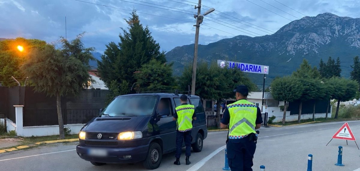 Muğla İl Jandarma’sından 17-23 Ağustos denetimlerinde 77 aranan şahıs yakalandı