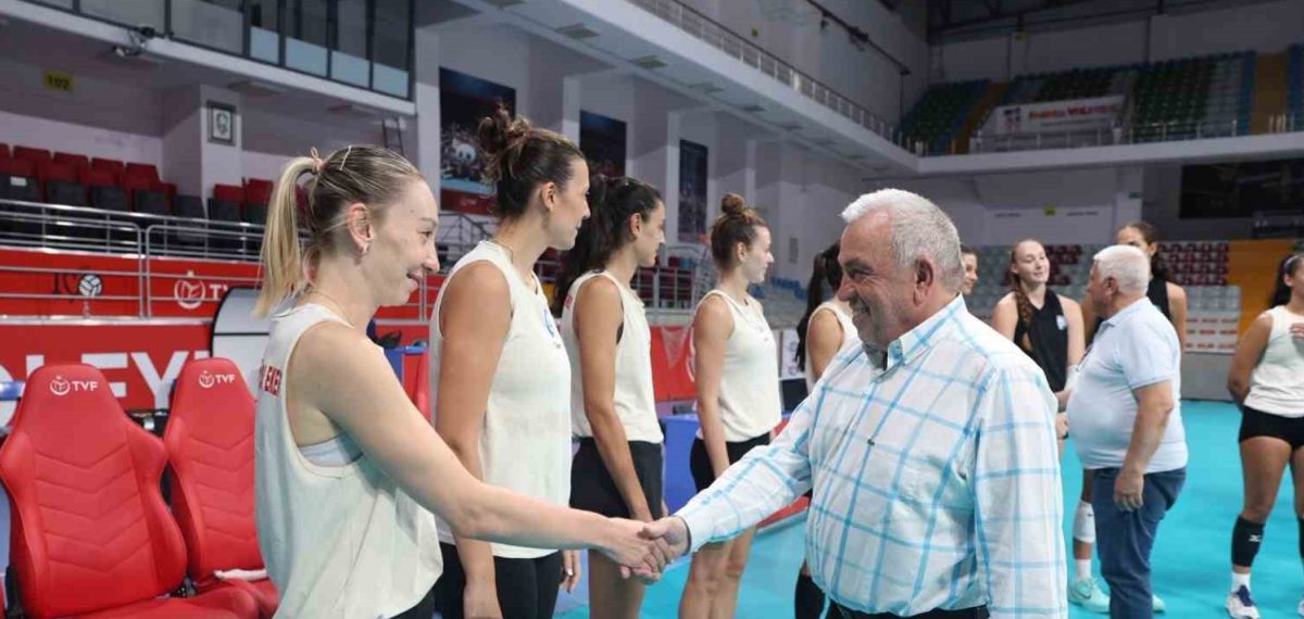 Nilüfer Belediyespor 2026-2027 hazırlıklarına Cengiz Göllü Salonu’nda başladı