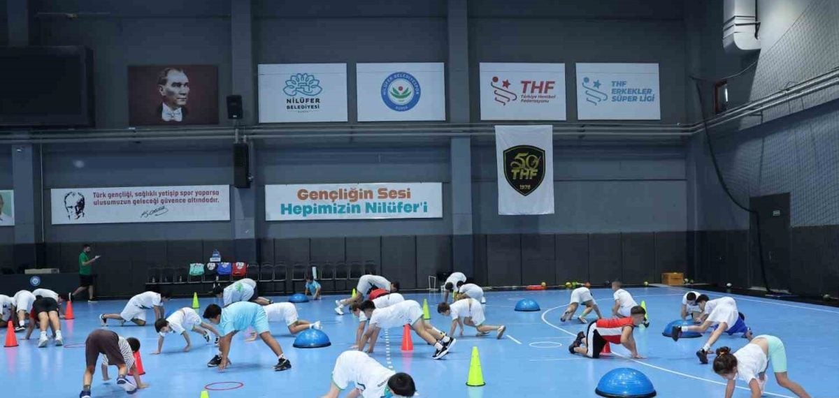 Nilüfer’de Hentbol Akademisi açıldı, 7-13 yaş çocuklara eğitim veriliyor