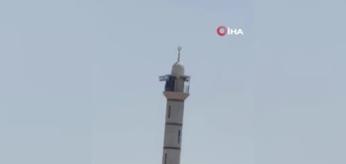 Nur Şems kampında Ebu Ubaida Camii minaresine İsrail bayrağı asıldı