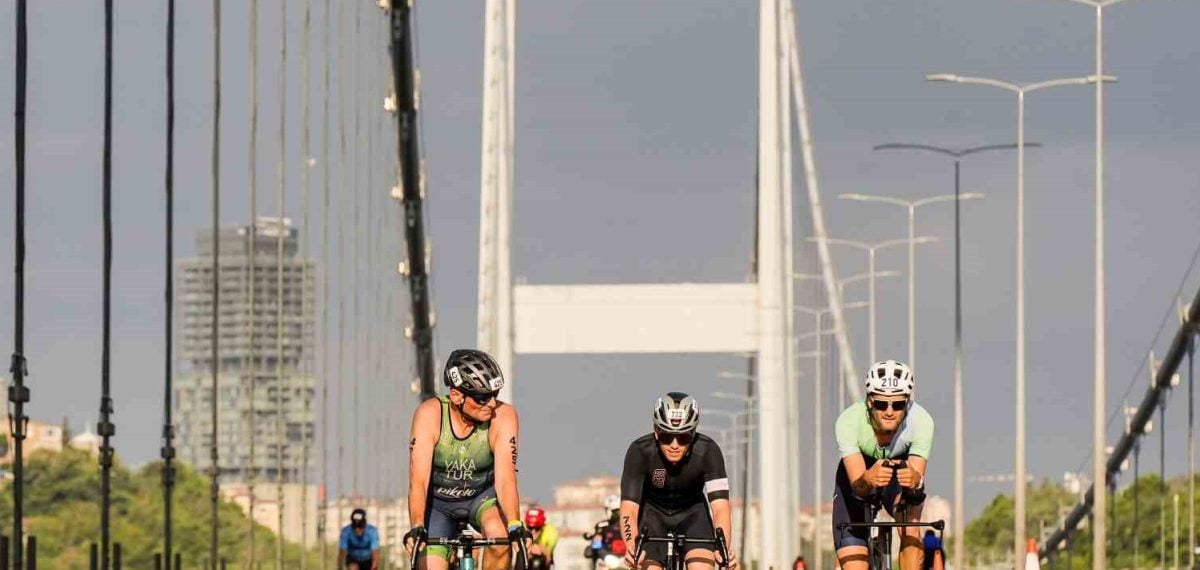 Oral‑B İstanbul Boğaziçi Triatlonu’nda yaklaşık bin sporcu zorlu parkuru tamamladı