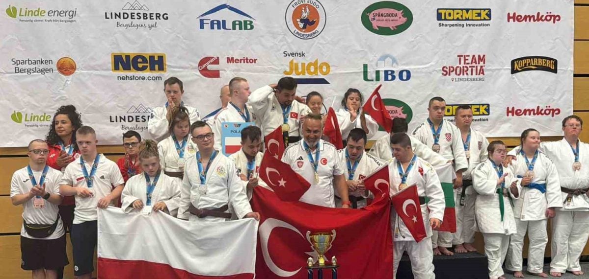 Özel Sporcular Mix Takımı İsveç’te namağlup dünya şampiyonu oldu