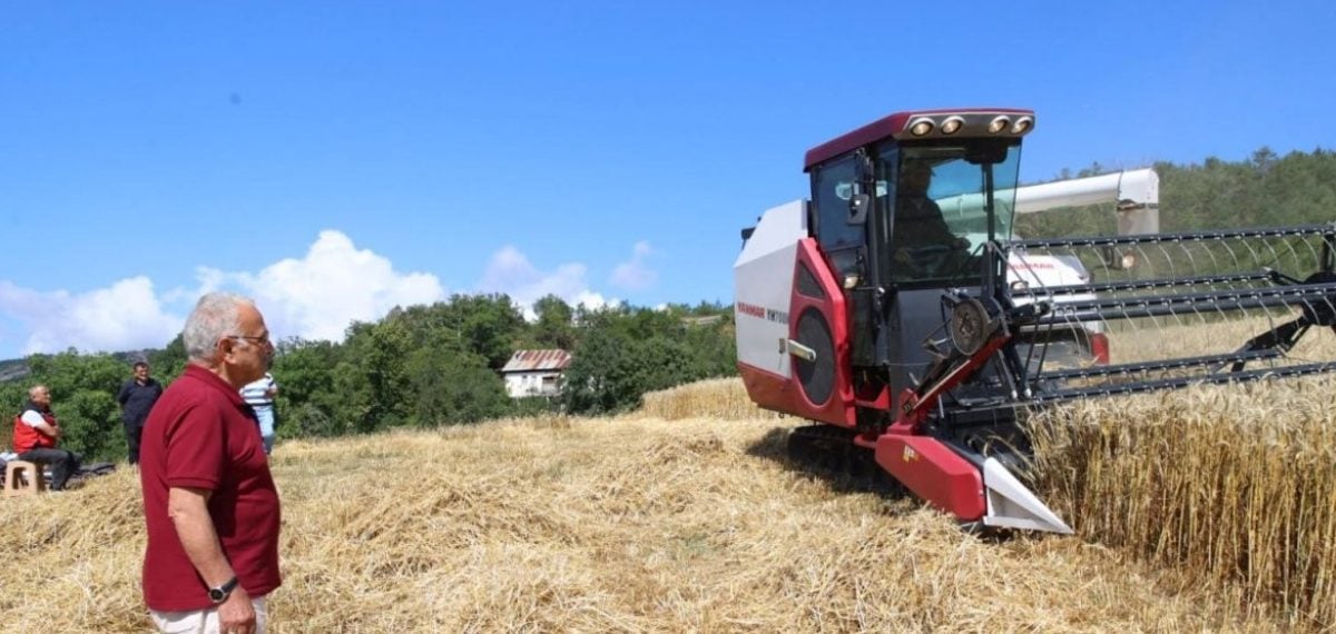 Paletli biçerdöver Mesudiye’de denendi, tarımsal makine parkı güçleniyor