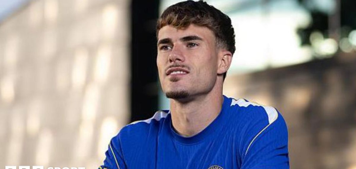 Pep Chavarria joins Chelsea after rise from Rayo Vallecano