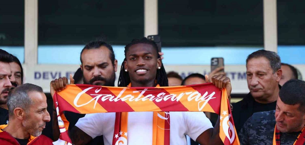 Rafael Leao İstanbul’a geldi ve Galatasaray’a katıldı