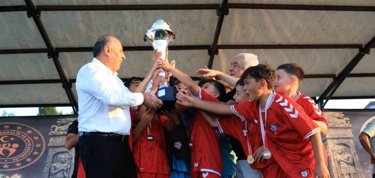 Samsun Kadıköy Spor, Alaca’daki Hitit Cup’ta şampiyon oldu