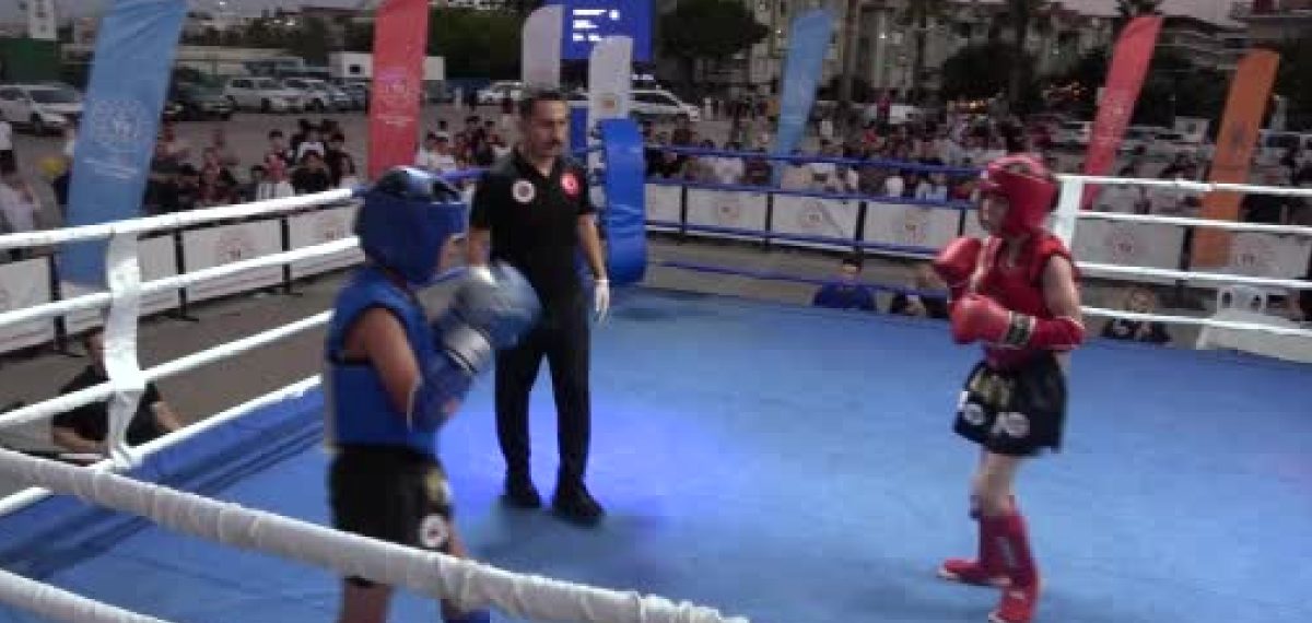 Samsun’da 12 ilden 350 sporcunun katıldığı Muay Thai açık hava turnuvası başladı
