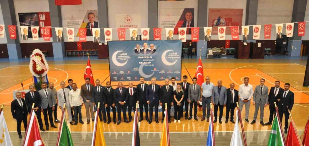 Sefa Ergün tek listeyle seçilerek MHP Salihli İlçe Başkanı oldu