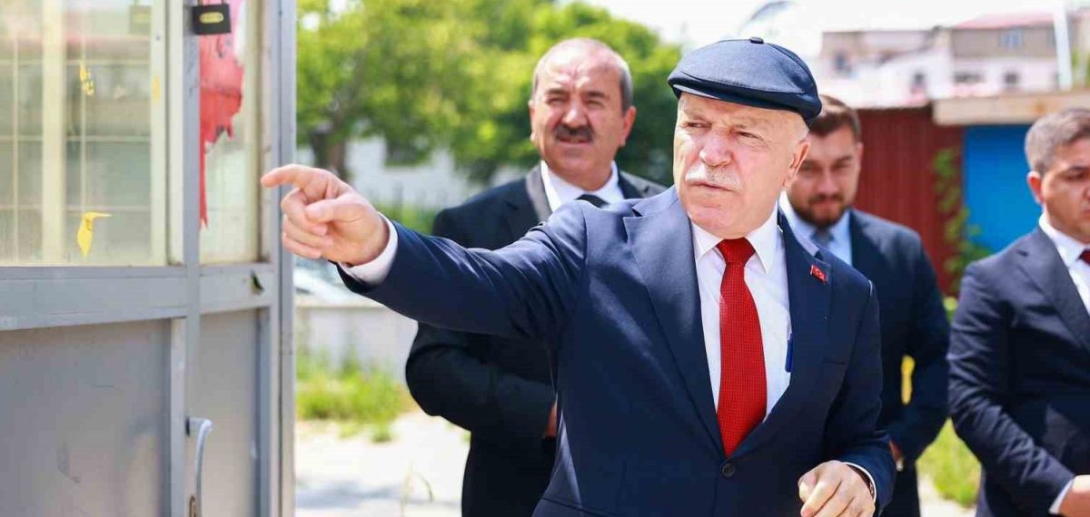 Sekmen, Hacı Cuma ve İbrahim Paşa Camii çevresi yenileme çalışmalarını yerinde inceledi