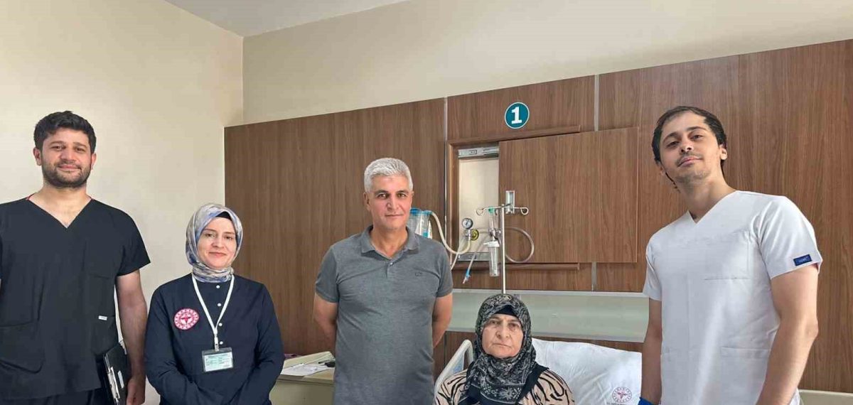 Siirt’te gevşeyen diz protezi revize edilerek başarıyla yenilendi