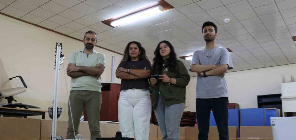 Sivas Cumhuriyet Üniversitesi öğrencilerinden yapay zekâ destekli otonom forklift