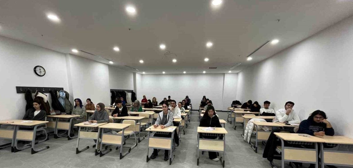 Sivas Halk Eğitiminden 153 öğrenci üniversiteye yerleşti, 21’si tıp kazandı