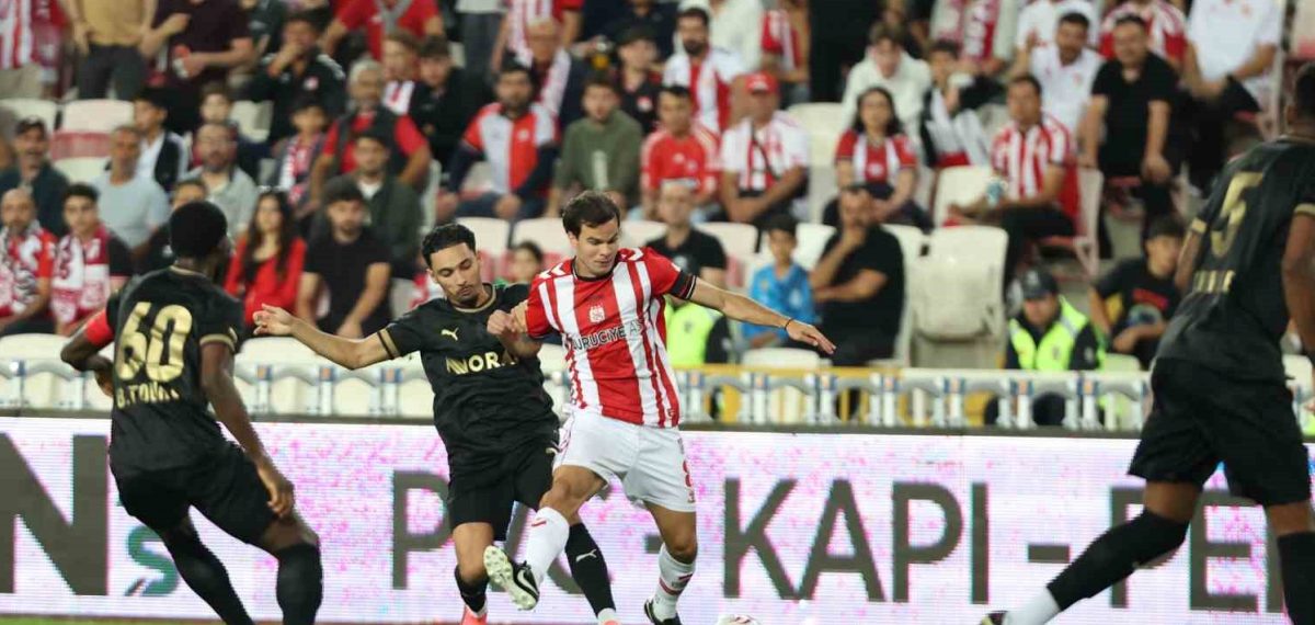 Sivasspor ile Manisa FK 2-2 berabere kaldı, Manaj iki gol attı