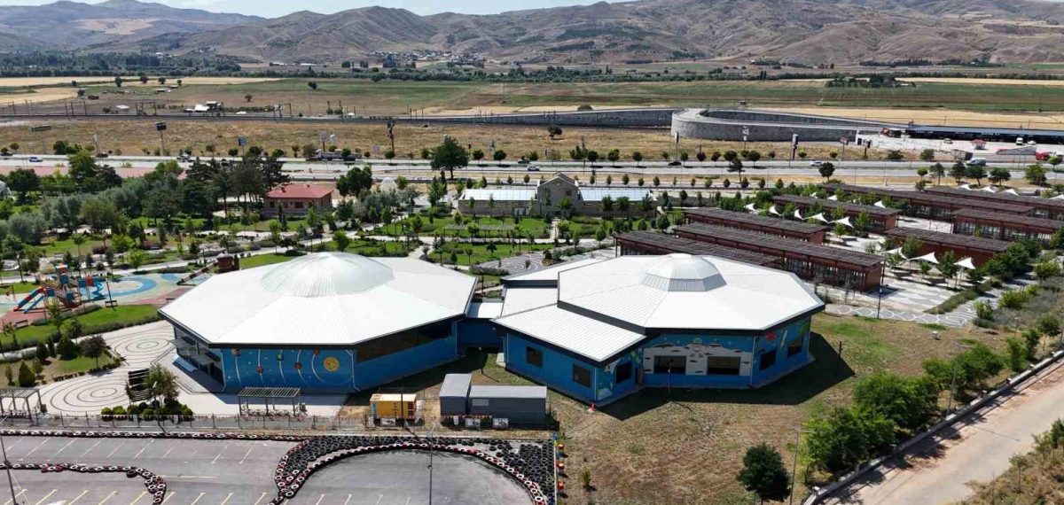 Sivas’ta atıl ikiz binalar Nuri Demirağ Havacılık ve Gök Bilim Merkezi’ne dönüştürülüyor