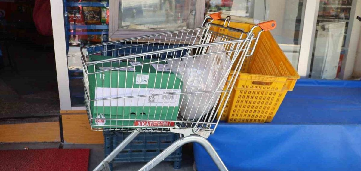 Sivas’ta çalınan market arabası polis ekiplerince bulunup sahibine teslim edildi