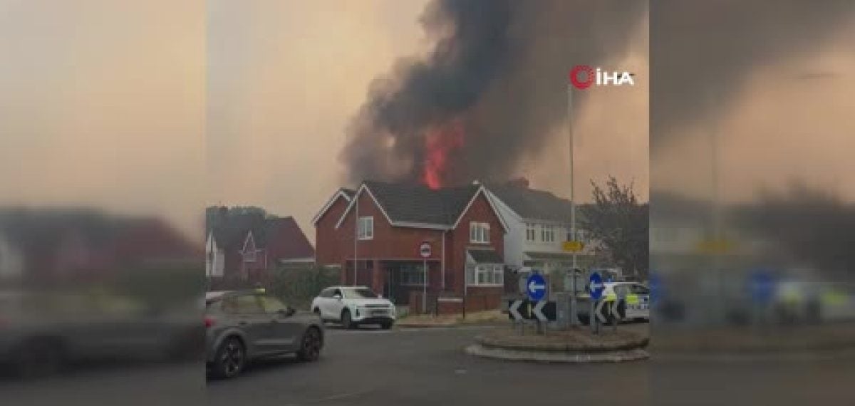 Stourbridge’de orman yangını evlere sıçradı, onlarca konut zarar gördü