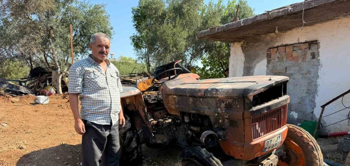 Sürücüsüz çalışan traktör kısa devre sonrası alev alıp ahırı sardı