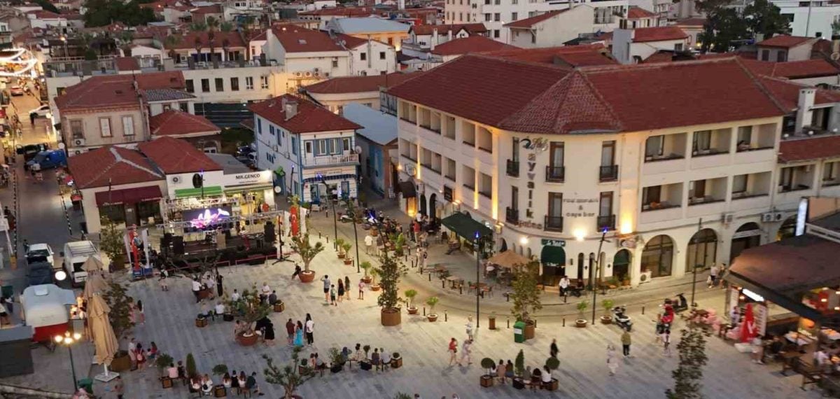 Tarihi Gümrük Meydanı açıldı, Ayvalık’ın yeni kamusal yaşam alanı hizmete girdi
