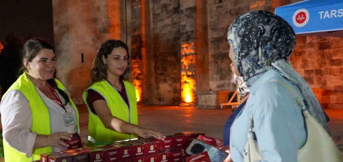 Tarsus’ta Mevlid Kandili için 16 camide kandil simidi ikramı yapıldı