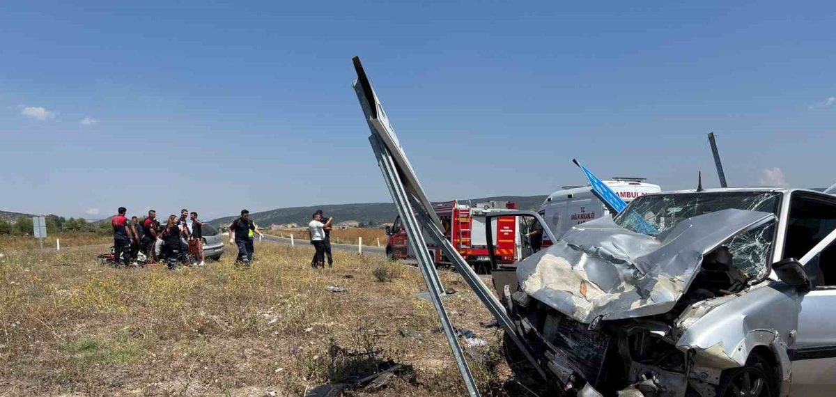 Tavşanlı kavşağında feci çarpışma: 1 ölü, 5 yaralı